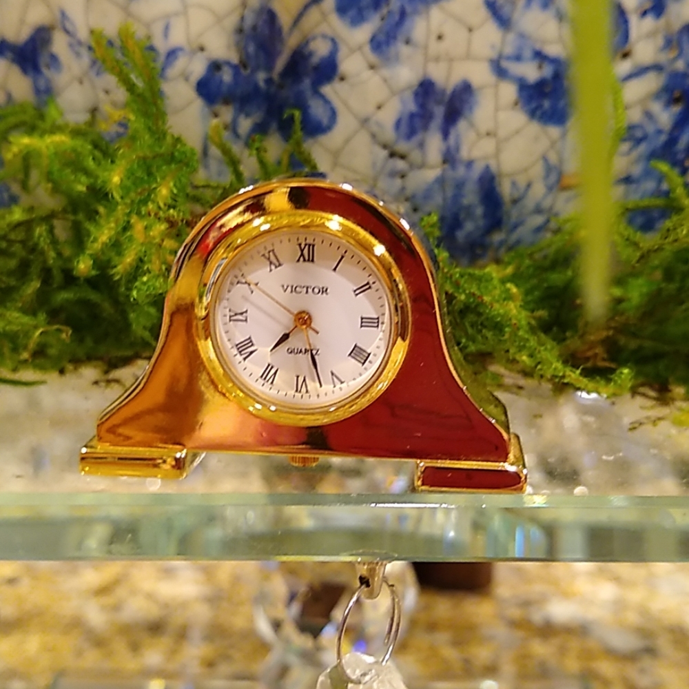 🥰⏰💋 miniature clock, brass, Victor